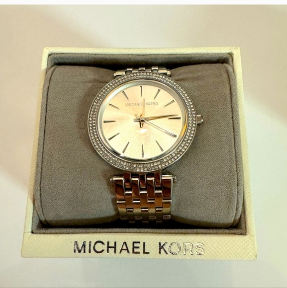 EUC MICHAEL KORS MK3190 WATCH - Picture 2 of 5